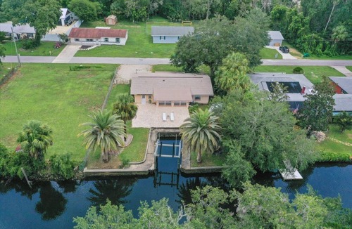Crystal River House | Hidden Waterfront Haven - 3BR/2BA-Boat Slip-Kayaks-Fire Pit!