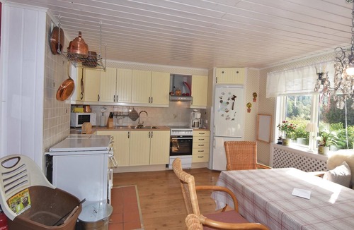 Katebol House | High situated cottage with panoramic view of lake Sannesjön.