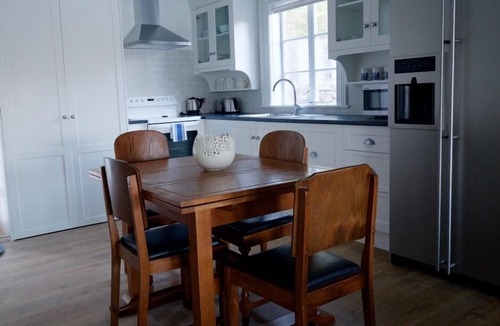 Opua Apartment | Historic Beachfront Haven – Restful, Charming, Unbeatable Views (Flat 5)