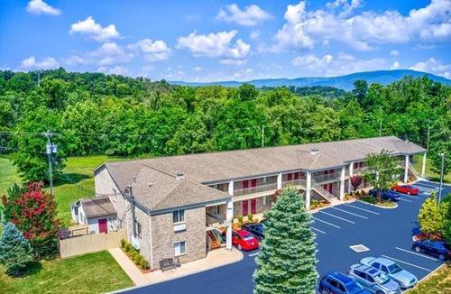 Salem Apartment | Historic Charm, Modern Comforts.