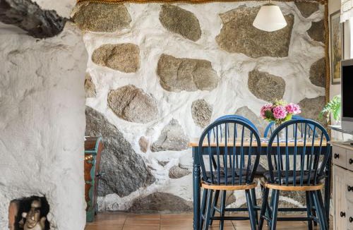 Falkvik House | Holiday Home Västra Näs by Interhome