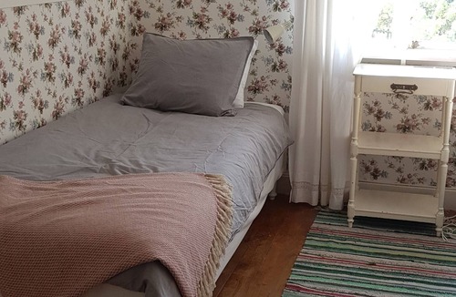 Storlinge Bed & Breakfast | Horvan Bokkafé & Bed & Breakfast