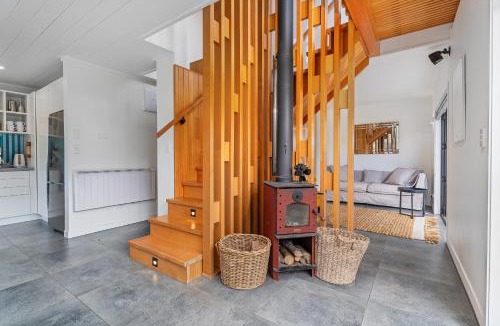 Cooks Beach House | Hosts on the Coast Beach Access Retreat -Cooks Beach