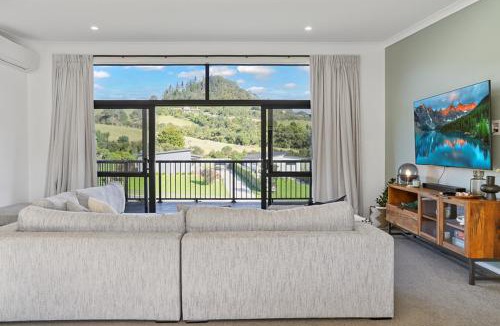 Cooks Beach House | Hosts on the Coast Cooks Coastal Comfort