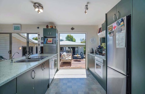 Cooks Beach House | Hosts on the Coast Oyster Haven