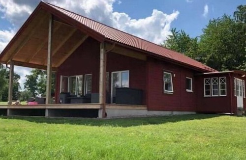 Tviklippan House | House Sjötorp Comfortable holiday residence