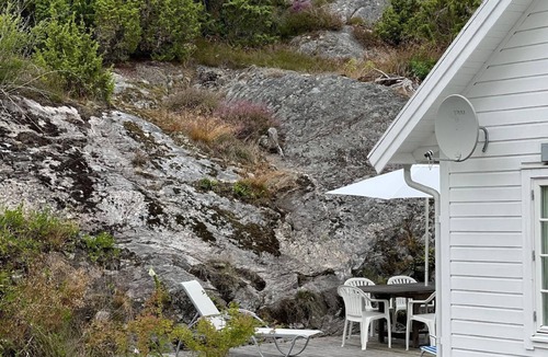 Stromstad House | House with a light interior, on a little island