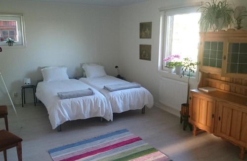 Astorp Bed & Breakfast | Humlarps Bed & Breakfast
