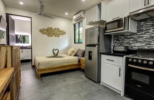 Punta Uva House | Hummingbird: studio steps from the beach