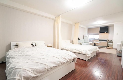 Kamiikebukuro Apartment | Ikebukuro East Exit Queen Bed Room, 2F