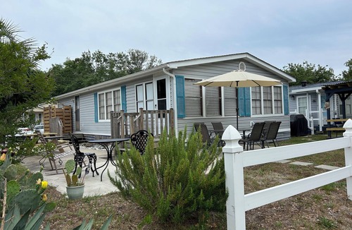 Garden City Cottage | Immaculate 3Bed 2Bath OSV Gem Walk to Beach Pools Hottub Outdoor shower Golfcart