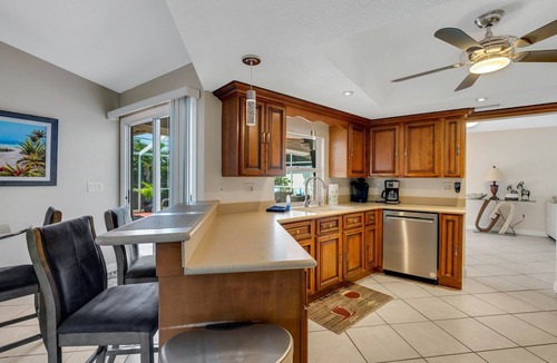 South Venice House | IMMACULATE 3BR 2 BATH PRIVATE POOL HOME MINUTES TO BEACHES, DOWNTOWN.