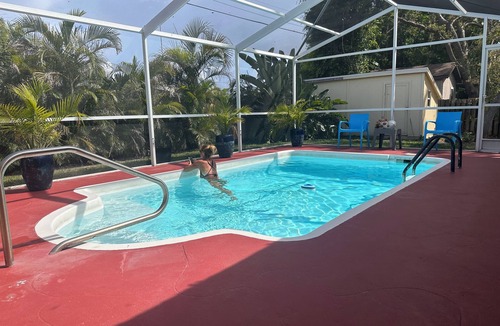 South Venice House | IMMACULATE 3BR 2 BATH PRIVATE POOL HOME MINUTES TO BEACHES, DOWNTOWN.
