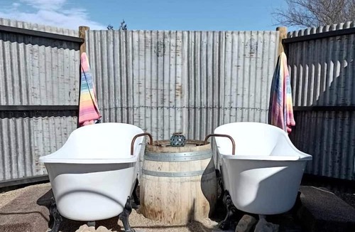 Alexandra House | Impressive Secluded Caravan in Galloway, South Island