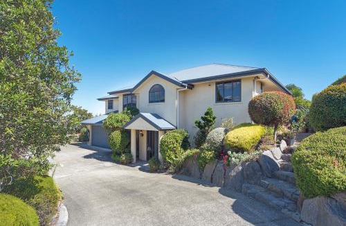 Britannia Heights House | Jacaranda - Views over Tasman Bay