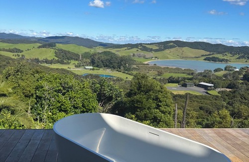 Russell House | JACKS BACH romantic getaway!