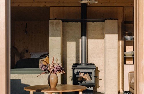 Kawarau Falls House | Jacks Point Earth House, Mountain View & Fireplace