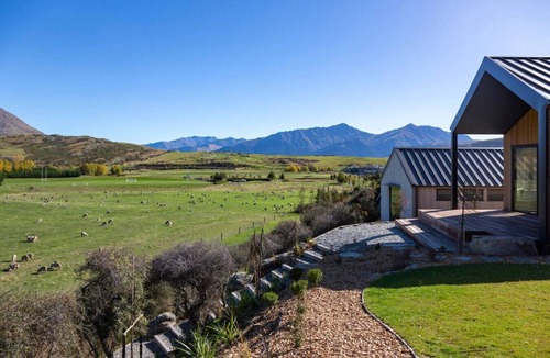 Jacks Point House | Jacks Point Rise by MajorDomo - Sauna & Spa Pool