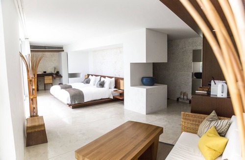 Ishigaki Hotel | Jusandi