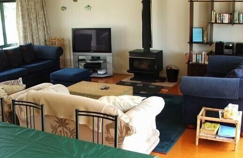 Matarangi Cottage | Kick Back on Karaka - Matarangi Holiday Home