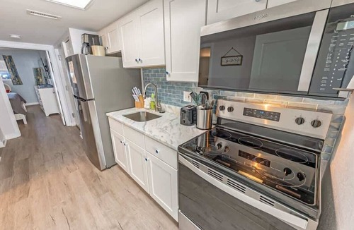 Crescent Beach Condo | King 1 BR Bay Watch,Nice Direct Ocean Front, Pools