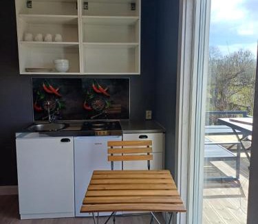 Kopingsvik House | Klinta Seaview Cabin ensuite