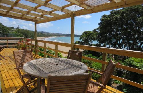 Coopers Beach House | Kotare Kottage - Beachfront Escape