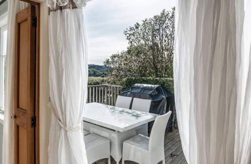 Raglan Cottage | Kowhai Cottage & Studio Character Cottage