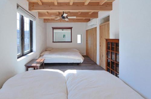 Onomichi House | La Maison Facior Onomichi ラ メゾン ファシオール 尾道 尾道新築一棟貸切 ヨーロッパ邸宅風宿 温泉徒歩1分 1LDK最大4名 駐車場1台付き Wi-Fi