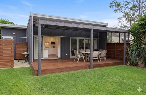 One Tree Point House | Laid-Back Kiwi Bach Steps from the Beach