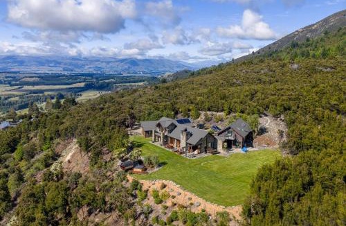 Queenstown Lakes District Villa | Lake Hawea View