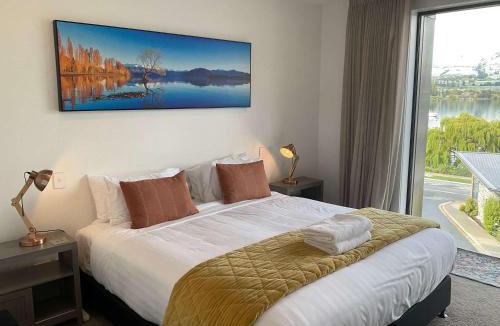 Wanaka Hotel | Lake View Studio Apartment
