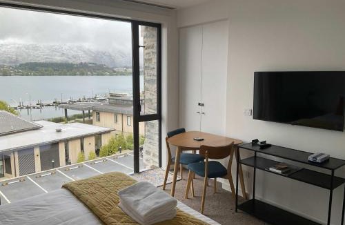 Wanaka Hotel | Lake View Studio Apartment