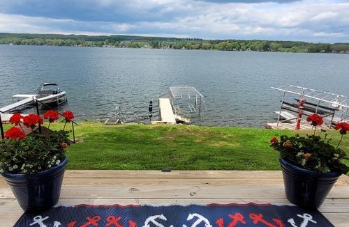 Perry House | Lakefront cottage on Silver lake near Letchworth Park