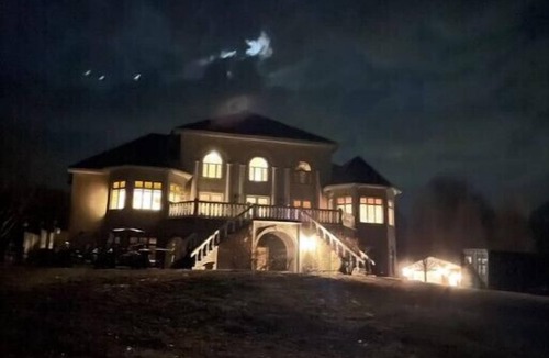 Benton House | Lakefront Manor