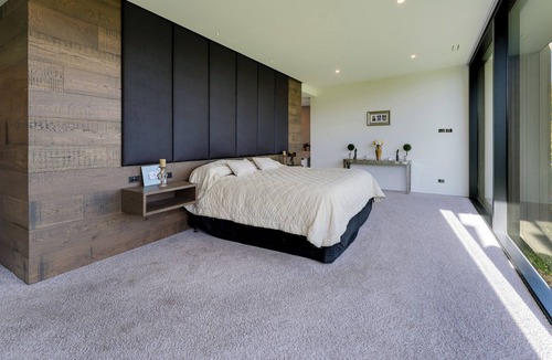 Kawarau Falls House | Lakeside Luxury & 5 Minutes to Remarkables Ski Field