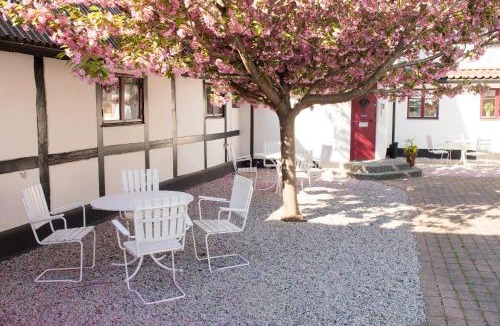 Tomelilla Bed & Breakfast | Landet Bed and Breakfast