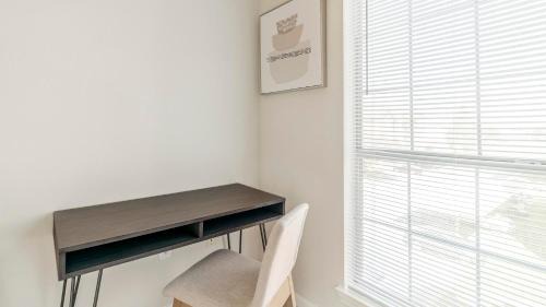 Southbelt/Ellington Apartment | Landing Stunning 1BD Pool Gym
