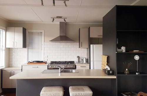 Tauriko Cottage | Laneway cottage