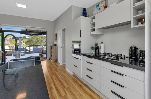 Langs Beach House | Langs Beach Coastal Getaway - Walk to Beach