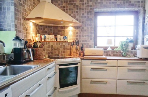 Rapplinge House | Large and practical cottage with large garden.