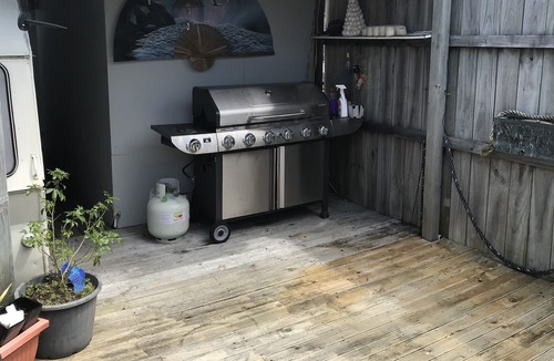 Tairua Apartment | Large Studio with two outdoor area’s