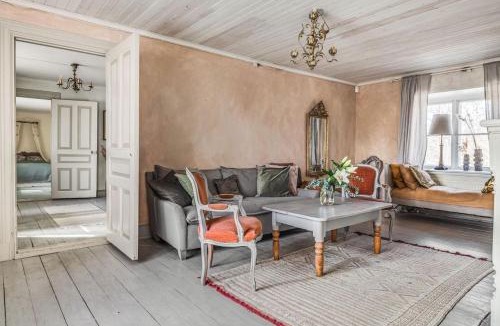 Eskilstuna Villa | Large Stylish Charming House With Big Garden