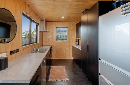 Matarangi House | Light-filled Sun House - Matarangi Holiday Home