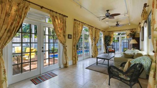 Downtown House | Lighthouse Villa by AvantStay