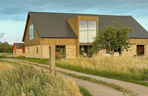 Sodvik House | Limestone barn overlooking the strait on Öland