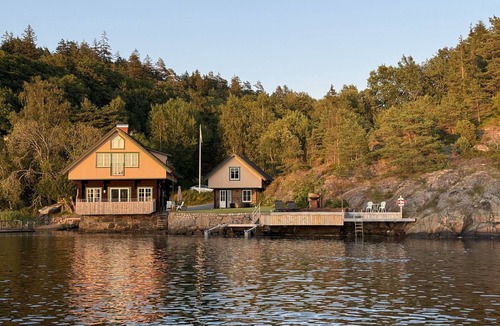 Torreby Ski Chalet | Log cabin with pool, sauna and boat by Torreby Castle | SE09080