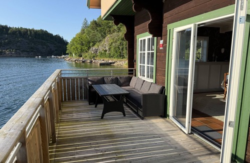 Torreby Ski Chalet | Log cabin with pool, sauna and boat by Torreby Castle | SE09080