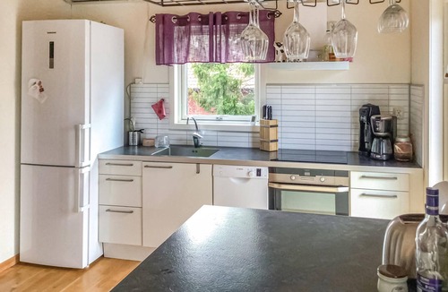 Vato House | Look forward to a relaxing vacation near the sea in this beautiful vacation home!