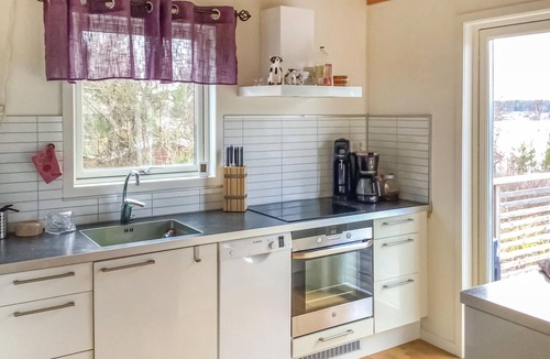 Vato House | Look forward to a relaxing vacation near the sea in this beautiful vacation home!